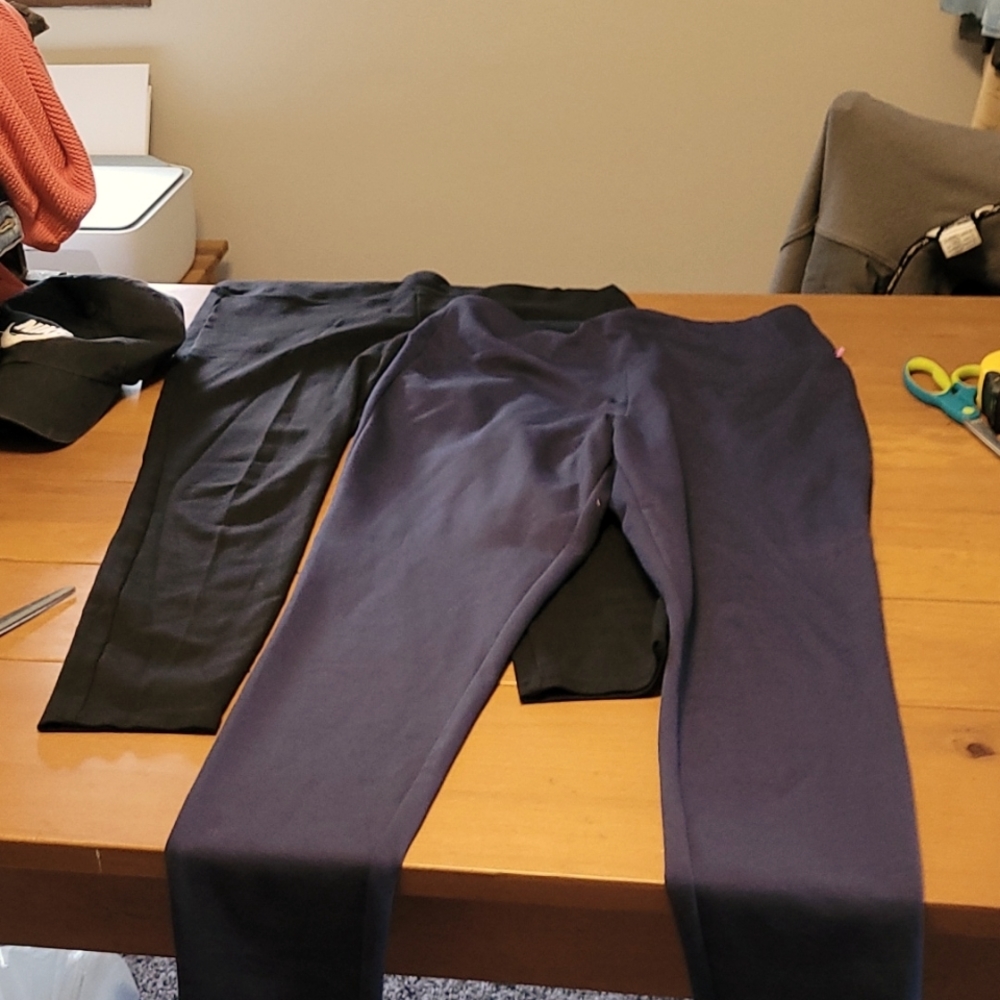 Ellen Tracy navy blue and black pants